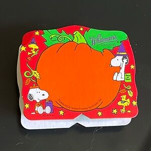 Peanuts Whitmans Joe Vampire Snoopy Halloween Figure & Whitmans Box
